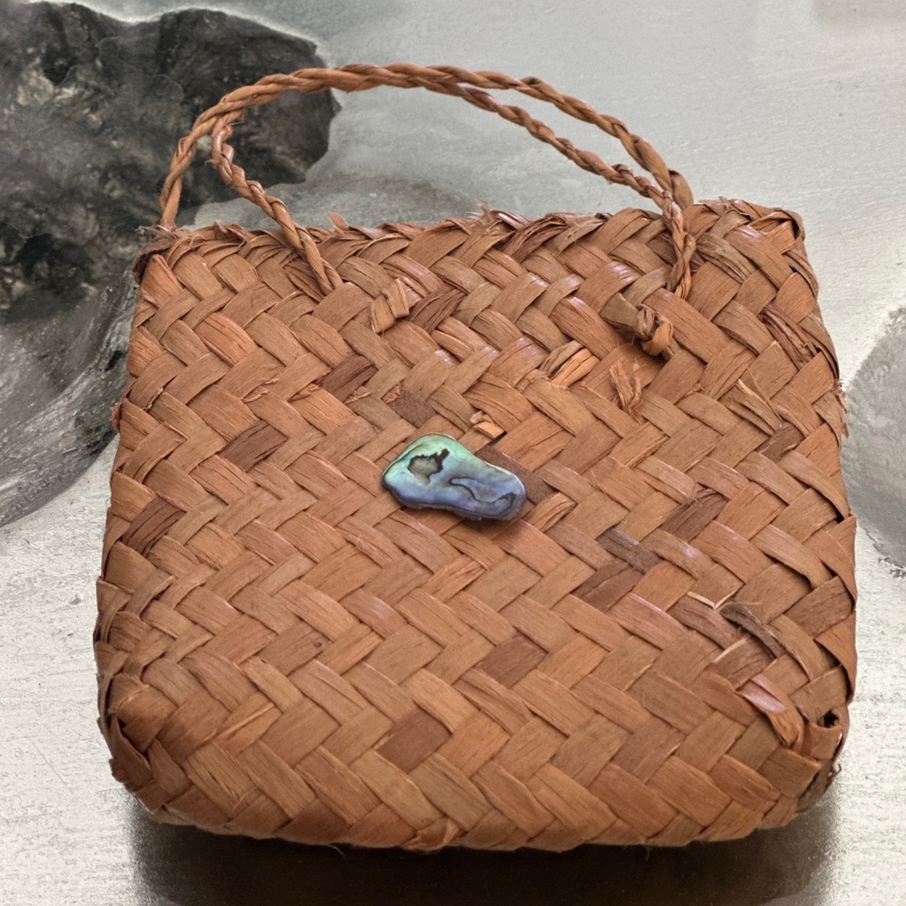Hand woven miniature bag w/Paua Shell
